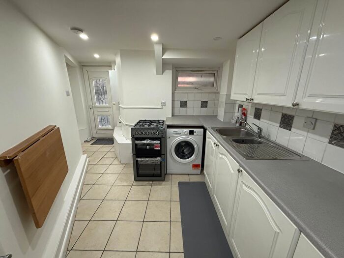 1 Bedroom Flat To Rent In Forburg Road, London, N16