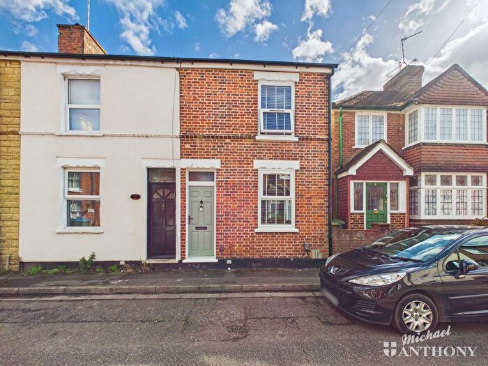 2 Bedroom End Terrace House For Sale In Albert Street, Aylesbury, HP20