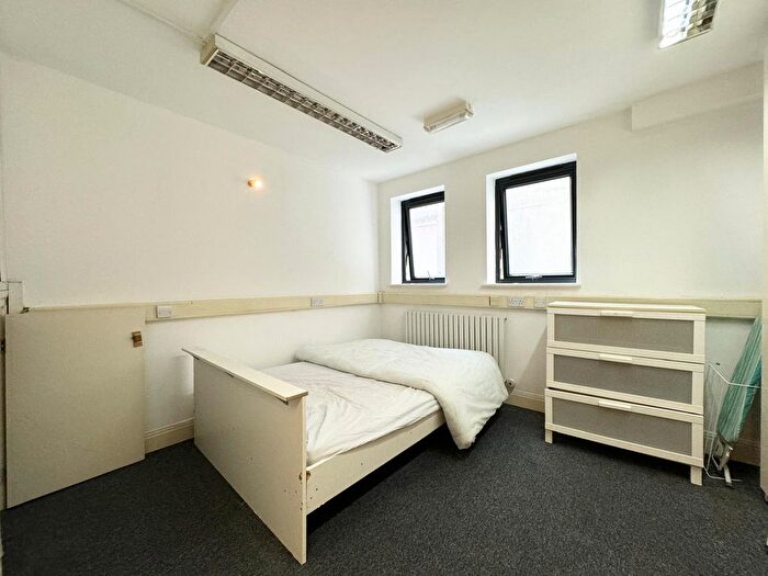 Studio To Rent In Risborough Street, London Bridge, SE1