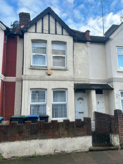 3 Bedroom Terraced House For Sale In Park Avenue, London, N18