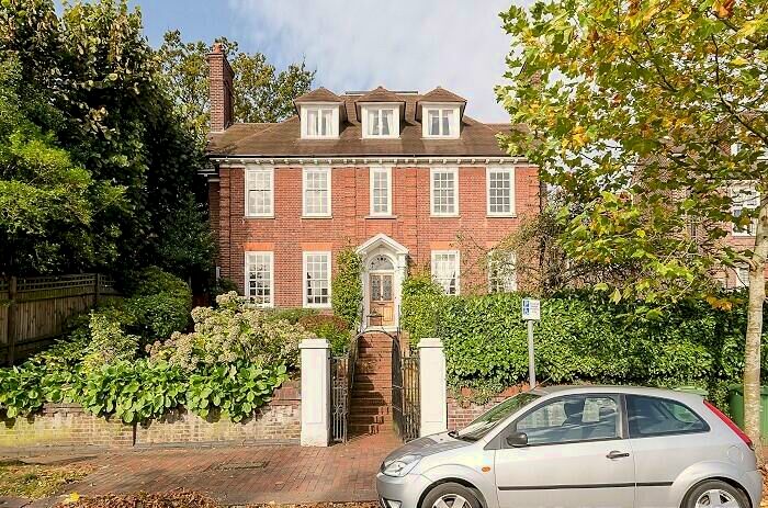 3 Bedroom Apartment To Rent In Templewood Avenue, Hampstead, NW3