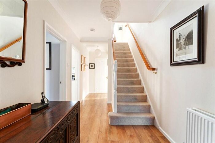 3 Bedroom Semi-Detached House For Sale In Mill Hill, London, NW7