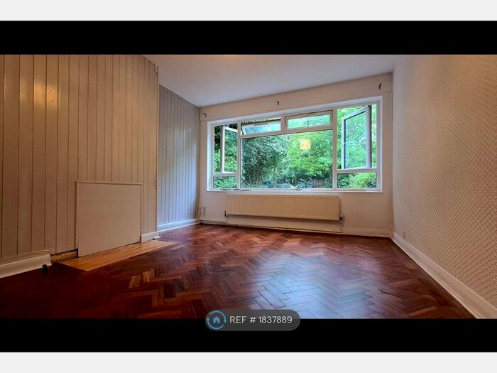 2 Bedroom Flat To Rent In Raymond Close, London, SE26