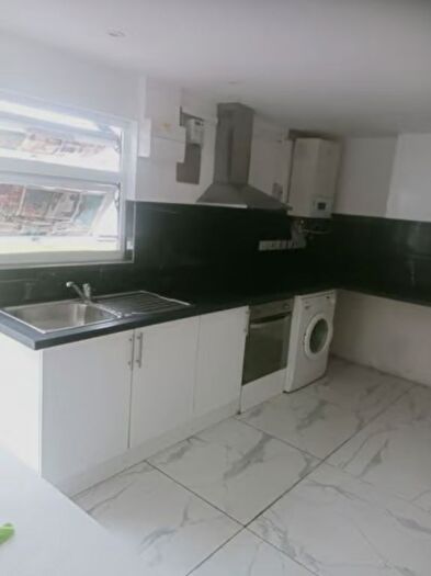 Studio To Rent In Windermere Road, London, SW16