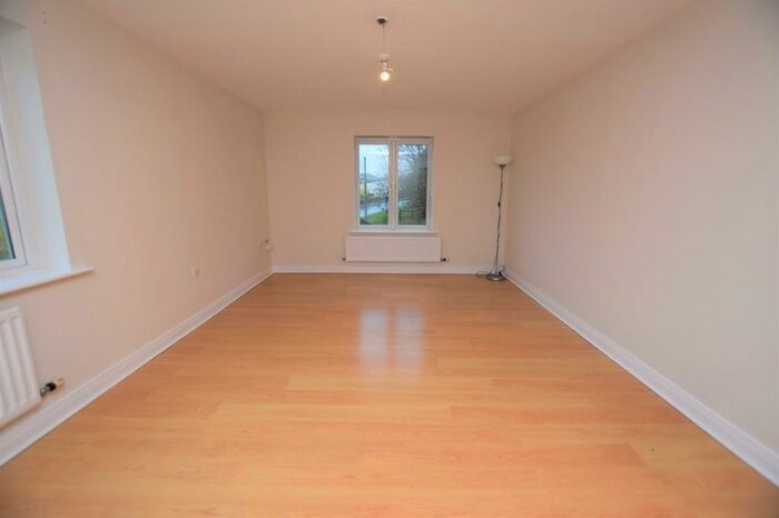 2 Bedroom Flat To Rent In Windsor Court, Rowlands Gill, NE39
