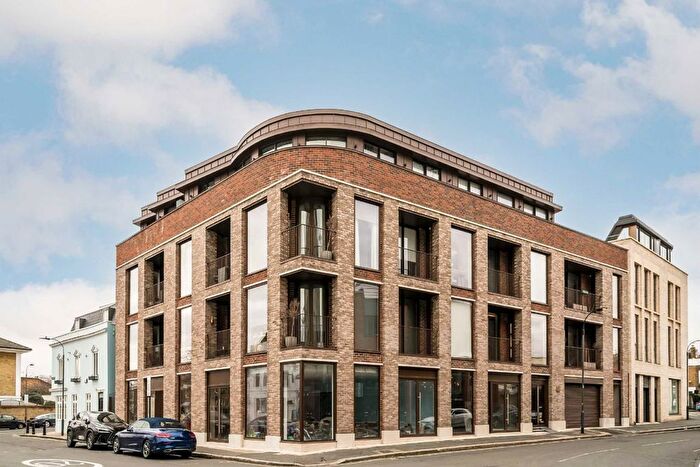 3 Bedroom Flat To Rent In Edith Row, Fulham, SW6