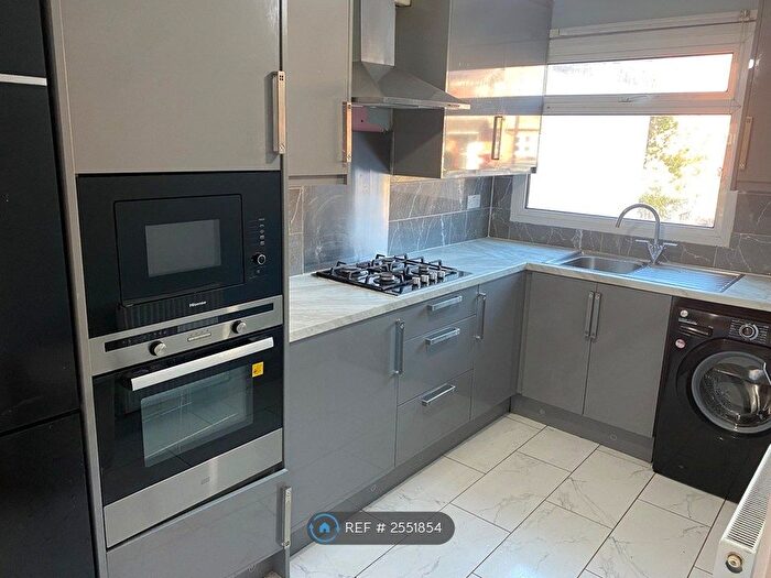 4 Bedroom Terraced House To Rent In Cheviot Road, Slough, SL3