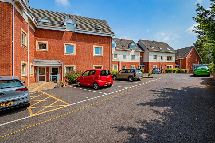 2 Bedroom Flat For Sale In Heathwood Road, Heath, CF14