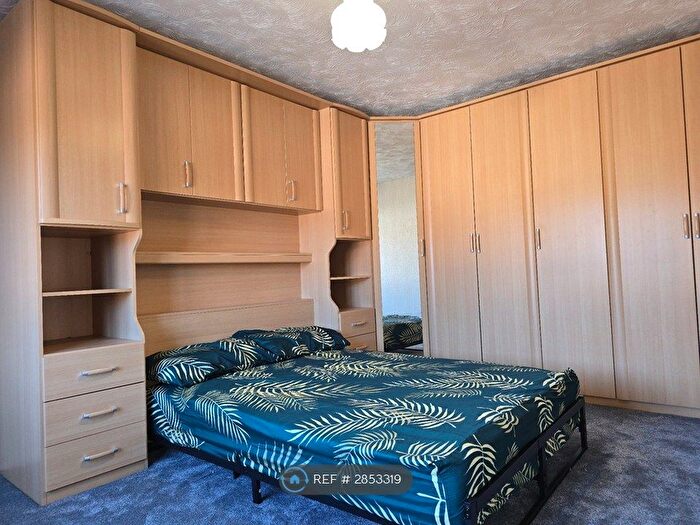 2 Bedroom Flat To Rent In Abergele Road, Colwyn Bay, LL29