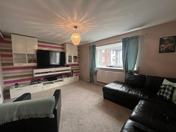 3 Bedroom Flat To Rent In Reeves Court, Eccles New Road, Salford, M5