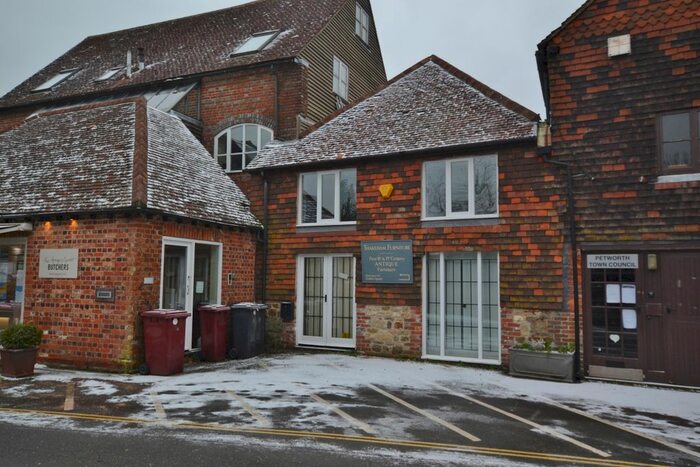 2 Bedroom Flat To Rent In Damers Bridge, Petworth, GU28