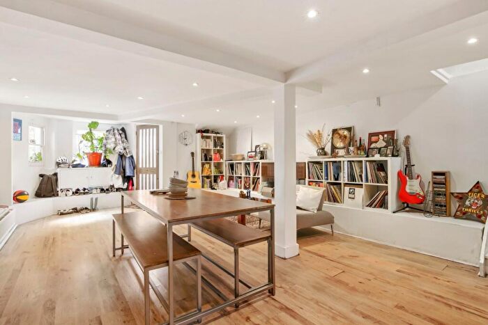 2 Bedroom Apartment To Rent In Kyverdale Road, London, N16