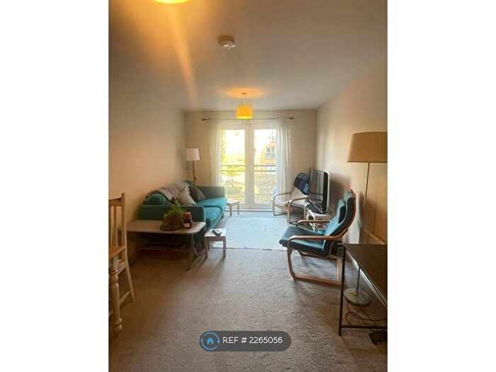 2 Bedroom Flat To Rent In Effra Parade, London, SW2