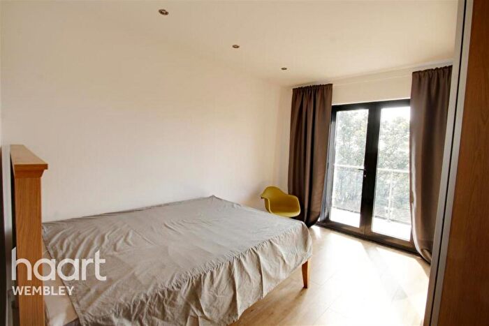 1 Bedroom Flat To Rent In Neasden Lane, NW10