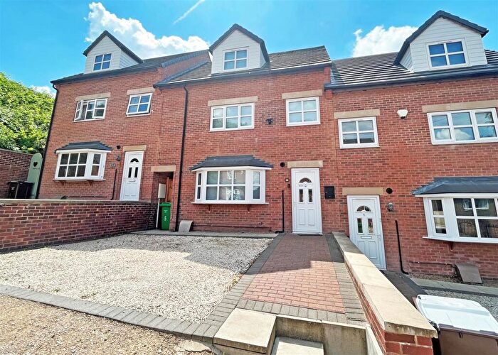 4 Bedroom Town House To Rent In Dakeyne Mews, Nottingham, NG3