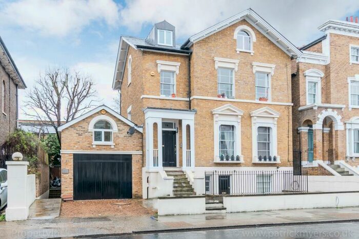 2 Bedroom Terraced House To Rent In Lyndhurst Way Dulwich, SE15