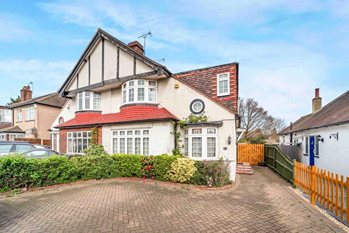4 Bedroom Semi-Detached House To Rent In Faraday Avenue, Sidcup, DA14
