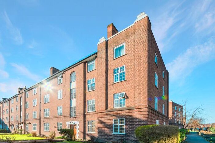 2 Bedroom Flat To Rent In Birkenhead Avenue, Kingston Upon Thames, KT2