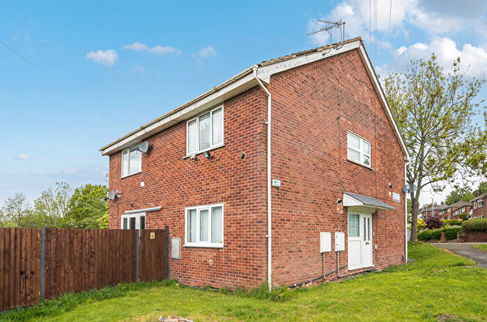 1 Bedroom Flat For Sale In Woodhall Drive, Kirkstall, Leeds, LS5