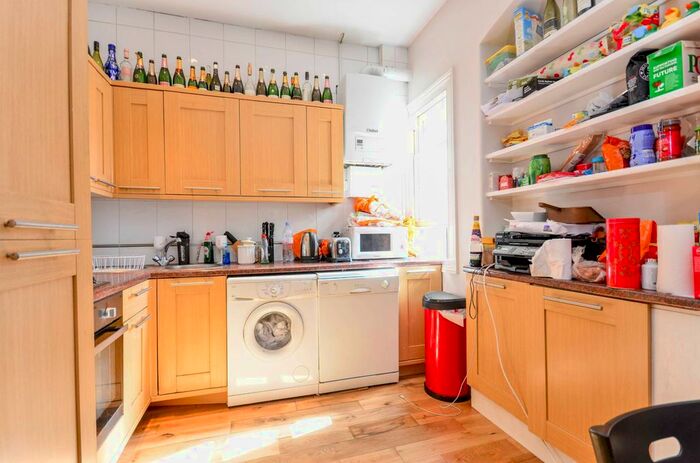 3 Bedroom Flat To Rent In Cromwell Road, Kensington, London, SW5