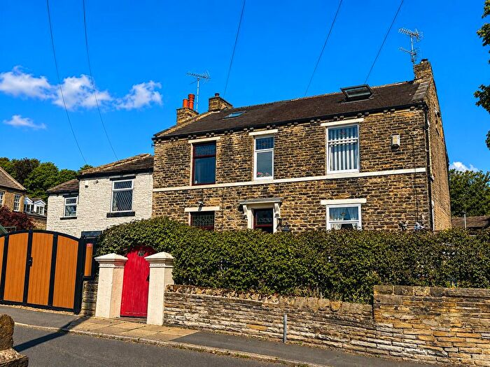 3 Bedroom Property For Sale In Ley Fleaks Road, Idle, Bradford, BD10