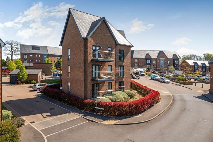 3 Bedroom Flat For Sale In Terracotta Lane, Burgess Hill, RH15