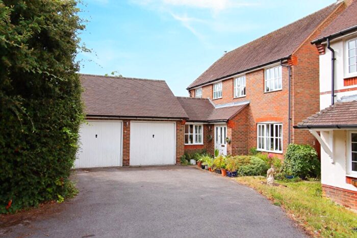 4 Bedroom Detached House For Sale In Saunders Meadow, SN8