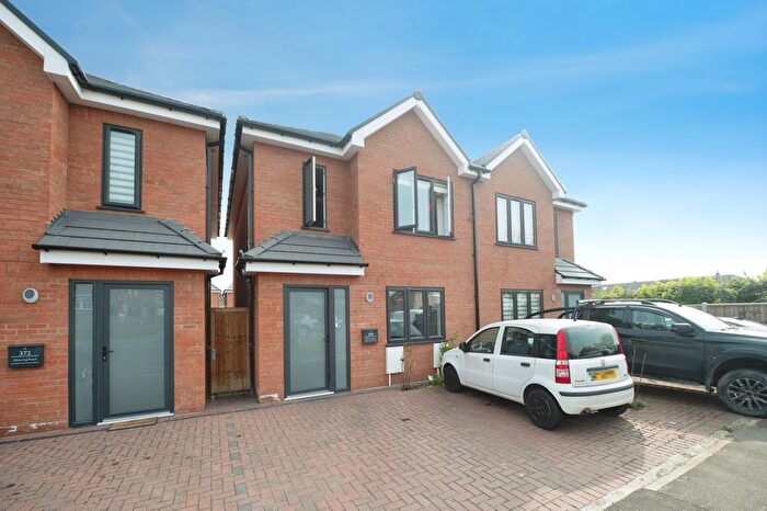 3 Bedroom Semi-detached House For Sale In Havering Road, Romford, RM1