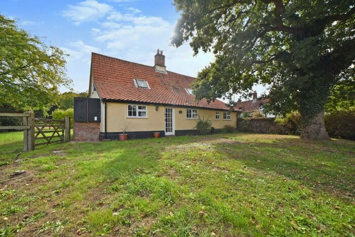 2 Bedroom Detached House For Sale In Green Lane, Quidenham, Norwich, NR16
