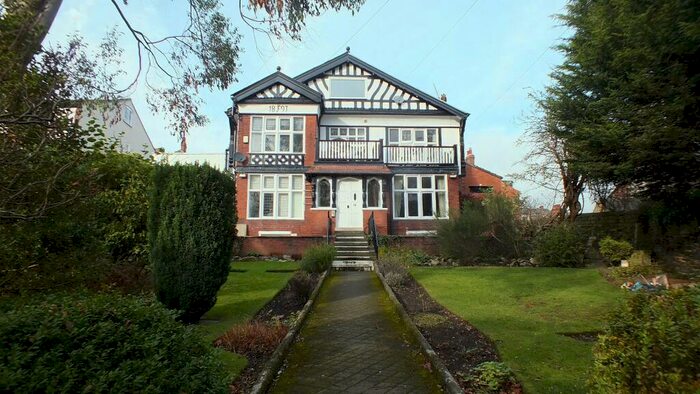 2 Bedroom Apartment To Rent In Potternewton Lane, Leeds, LS7