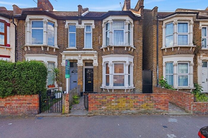 2 Bedroom Flat For Sale In Calderon Road, Leytonstone, E11