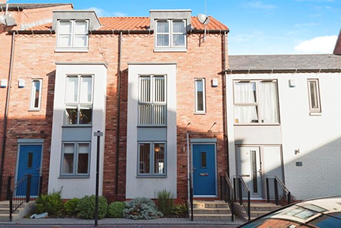 3 Bedroom Terraced House For Sale In Blanket Row, Hull, HU1
