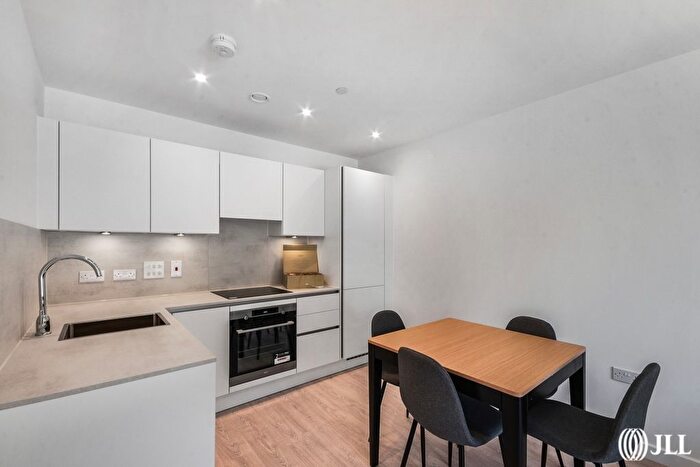 1 Bedroom Flat To Rent In Farine Avenue, Hayes, UB3