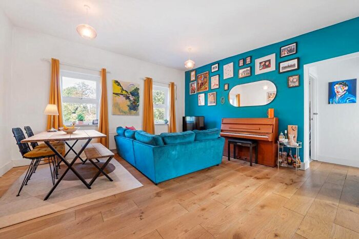 2 Bedroom Flat For Sale In Norwood Road, SE24