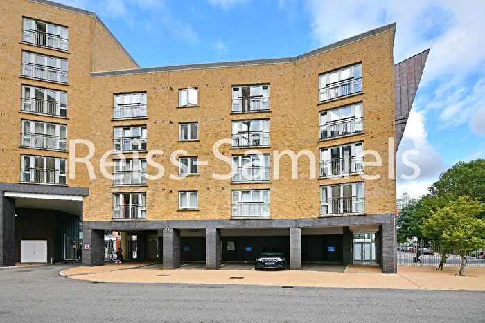 3 Bedroom Apartment To Rent In Franklin Building, Westferry Road, Canary, Wharf London, E14