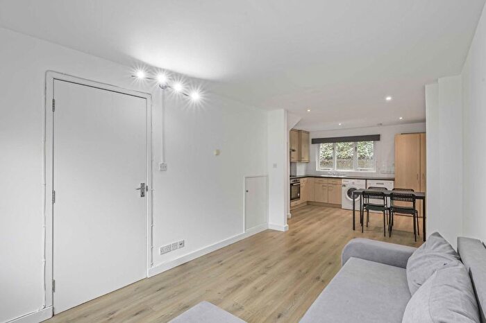 4 Bedroom Property To Rent In Heritage Place, Earlsfield, SW18