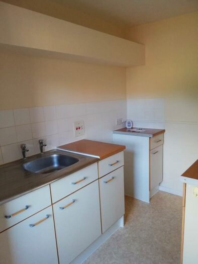 Studio To Rent In Vicarage Gardens, Grimsby, Lincolnshire, DN34