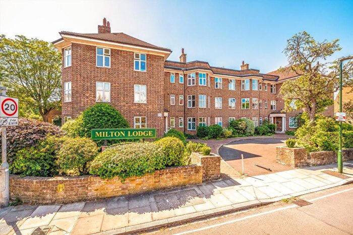 2 Bedroom Flat For Sale In Whitton Road, Twickenham, TW1