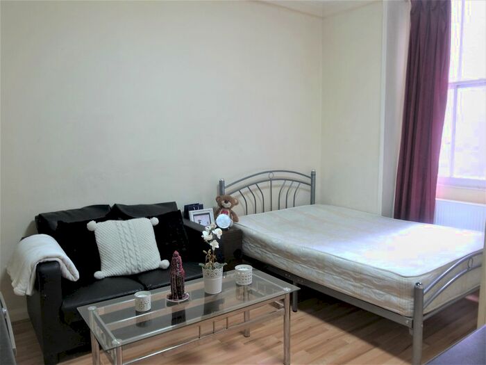 Studio To Rent In Queensborough Terrace, Bayswater, W2