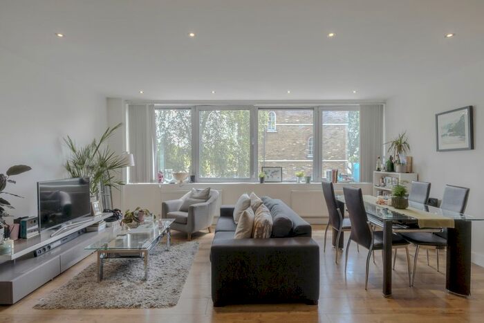 2 Bedroom Flat To Rent In Northbourne Road, London, SW4