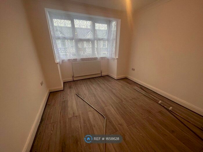 5 Bedroom Terraced House To Rent In West End Avenue, London, E10