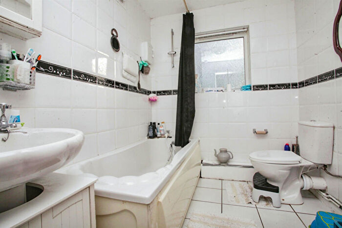 3 Bedroom End Of Terrace House For Sale In Clarence Road, Rugby, CV21