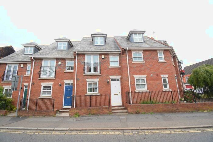 3 Bedroom Town House To Rent In Victoria Street, Kettering, NN16