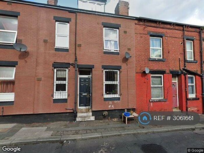 2 Bedroom Terraced House To Rent In Recreation Mount, Leeds, LS11