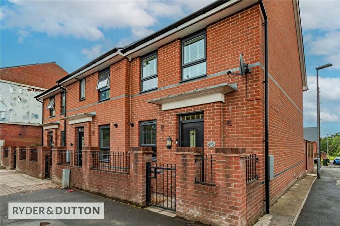 3 Bedroom Town House For Sale In Manchester Road, Castleton, Rochdale, Greater Manchester, OL11