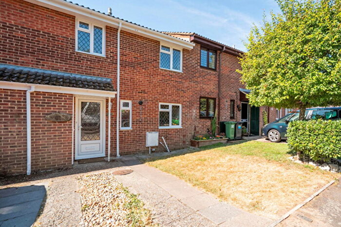 3 Bedroom Terraced House For Sale In Glamis Close, Oakley, RG23