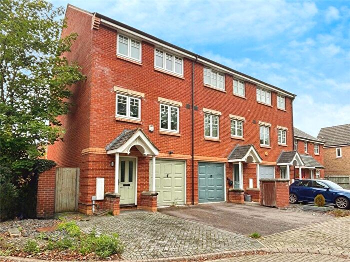 3 Bedroom End Of Terrace House For Sale In Darnell Walk, Bicester, Oxfordshire, OX26