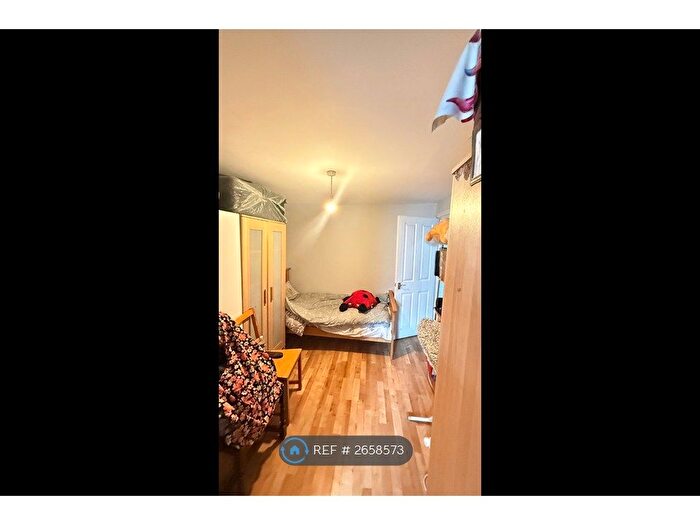 4 Bedroom End Terrace House To Rent In Mitcham Road, Croydon, CR0