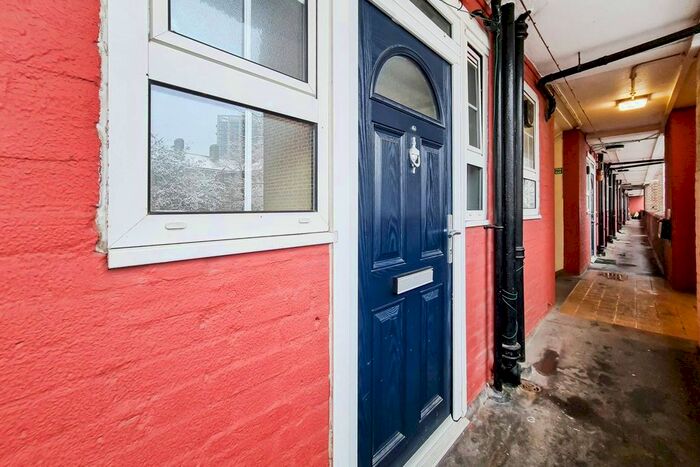 2 Bedroom Flat To Rent In Roan Street, Greenwich, London, SE10