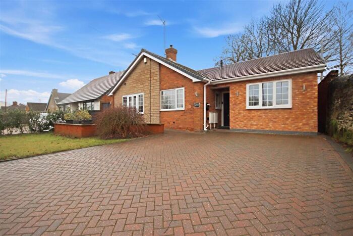 4 Bedroom Detached Bungalow For Sale In Newbold Road, Chesterfield, S41
